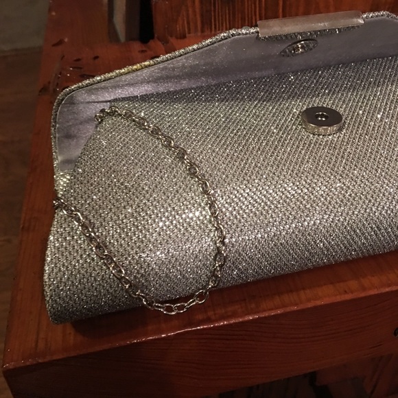 🤑SOLD!! Silver clutch - Picture 2 of 3
